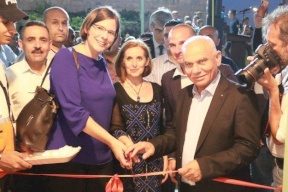 بحضور نائب القنصل البريطاني العام في القدس.. بلدية السموع تفتتح المركز الشبابي الثقافي