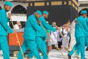 استعداداً للحج.. 4 آلاف فرد ينظفون ساحات المسجد الحرام