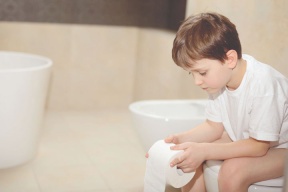 ما أسباب الإمساك عند الاطفال