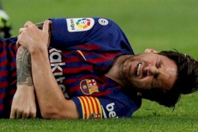 بعد اصابة ميسي.. ماذا سيفعل برشلونة؟