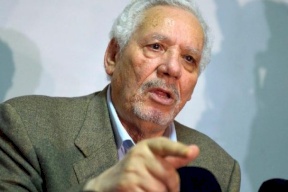 الجزائر .. أمر بالقبض على وزير الدفاع الأسبق