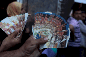 رئيس الوزراء يطمئن الموظفين بصرف راتب بنسبة 110%