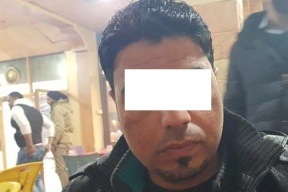 عاش على رقائق البطاطس والنقانق.. ففقد بصره وسمعه