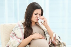 أثناء الحمل..هل يؤثر العطس على الجنين؟