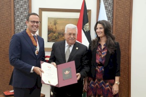 بالصور.. الرئيس يكرم رجل الاعمال الفلسطيني هاشم الشوا