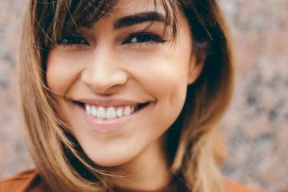 هل تريد الحصول على ابتسامة بيضاء لامعة؟