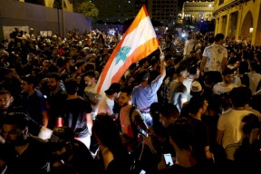 لبنان يشتعل ضد الفساد.. دعوات لإسقاط الحكومة