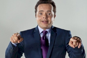 محمد هنيدي يرد على افيخاي ادرعي بعدما سرق الاكل العربي