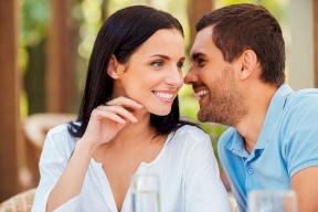 أسباب تجعل النساء يتحدثن أكثر من الرجال