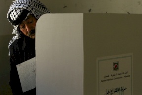 إسرائيل تحذر قادة "حماس" بالضفة من الترشح للانتخابات