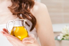 فوائد لا تنتهي لجمالك من زيت الزيتون