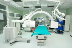 فيديو| مستشفى ببيت لحم يطرد مريضاً ويوقف عمليته!