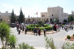 إدارة بيرزيت تخلي الجامعة من الطلبة