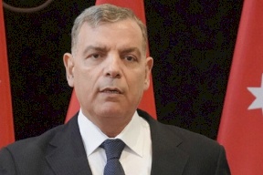 وزير الصحة الأردني: يرجى عدم التقبيل!