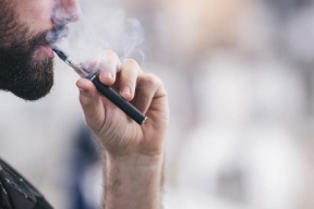 التدخين الإلكتروني يفاقم أمراض الرئة