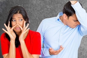 انتبه... أطعمة تجعل رائحتك كريهة