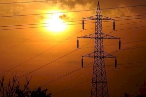 هندي يقطع الكهرباء عن قريته كل ليلة لسبب غير متوقع!