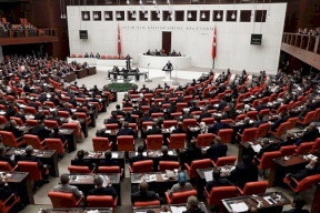 البرلمان التركي يقرّ بالأغلبية إرسال قوات إلى ليبيا
