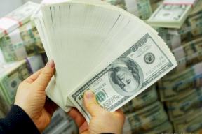 الدولار يتراجع أمام 6 عملات بعد القصف الإيراني