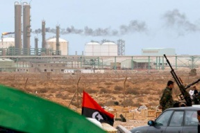 ليبيا: محتجون يوقفون تصدير النفط
