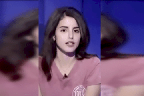 شاهد- سعودية تظهر بملابس جريئة وهي تقبّل زوجها