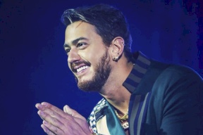شاهد بالفيديو لحظة انهيار المسرح وسقوط سعد لمجرد وفرقته..