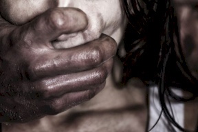 صينية تنجو من محاولة اغتصاب عبر ادعاء إصابتها بـفيروس "كورونا"