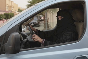 سعودية تُنهي حياة رضيعتها أثناء تعلمها "قيادة السيارة"