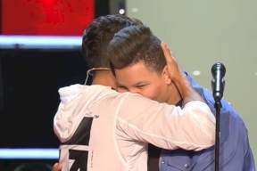 فيديو: أهدى صديقه الذي انتحر  بسبب التنمر هذه الأغنية في "ذا فويس كيدز"