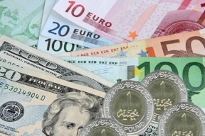 ارتفاع الدولار يهوي باليورو.. والإسترليني يتراجع