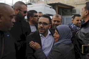 إسرائيل تستمر بملاحقة محافظ القدس ومنعه من دخول الضفة
