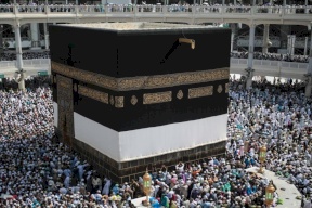 السعودية تعلق الدخول إلى أراضيها للعمرة..بسبب كورونا