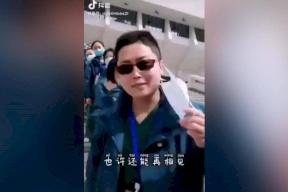 الصين: الأطباء يخلعون كماماتهم بعد الانتصار على "كورونا"