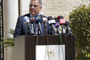 الناطق باسم الحكومة: 13 حالة دخلت "رامي ليفي" مشتبه بإصابتها بكورونا