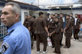 الأسرى في السجون يُجبرون الاحتلال على تعقيم الأقسام