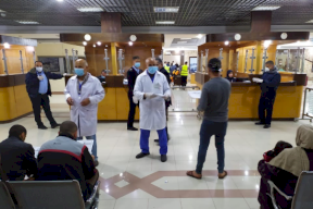 الأطباء والمستشفيات يطالبون بحظر التجول وإغلاق المعابر