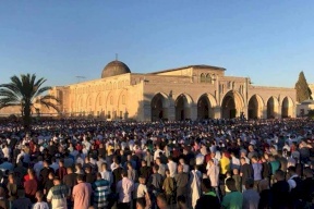 فيديو: وداع مؤثر للمصلين بالأقصى لباحات المسجد بعد قرار اغلاقه