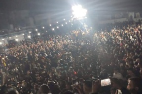 انتقادات وغضب- مخيم جنين يكسر حظر التجول بمهرجان حاشد!