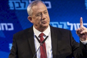غانتس يطالب بوقف نقل اللقاحات إلى فلسطين