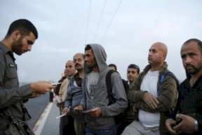 بينت يُقرر ابقاء عشرات آلاف العمال الفلسطينيين في مدن الداخل المحتل خلال عيد 'الفصح'