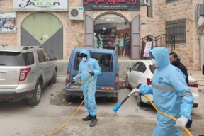 الشرطة الفلسطينية تنظم حملة تعقيم في رام الله