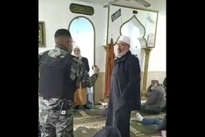 بالفيديو- الأجهزة الأمنية تعطي درساً في الشريعة لإمام مسجد!