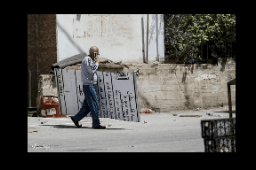 جيش الاحتلال ينتشر في كفر عقب ويزيل شعارات دولة فلسطين