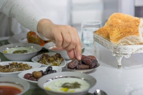 هذا ما يحدث في جسمك عند الصيام بدون سحور!