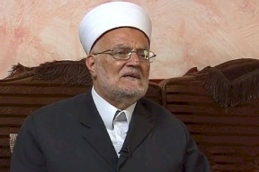 بعد تصريحاته .. الاحتلال يقتحم منزل خطيب المسجد الأقصى