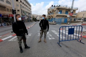 اغلاق 32 محلا وايقاف 60 شخصا خالفوا حالة الطوارئ برام الله
