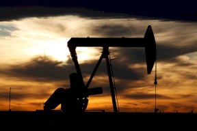 قفزة في أسعار النفط بعد خسارات دامية