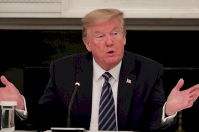  ترامب يقول إن كورونا سيختفي دون لقاح