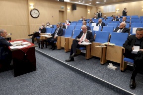 ما الذي خرج عن الحكومة في اجتماعها الطارئ اليوم؟