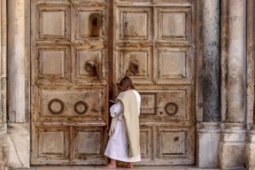 كنيسة القيامة تعيد فتح أبوابها